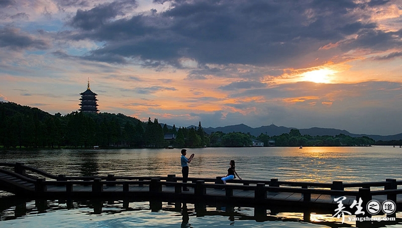 西湖十景之雷峰夕照 日夜锋芒不灭的奇观(11)