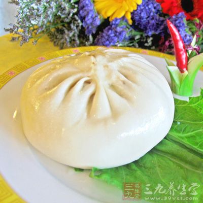 芹菜肉包子