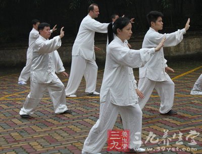 左宜右有虚实处，意上寓下后天还