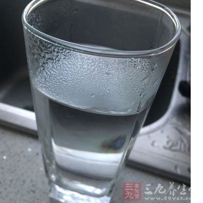 坚持冷水洗脸、洗脚甚至洗擦全身