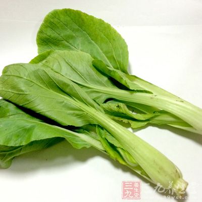 要注意选择新鲜的食材，包括肉类，蔬菜