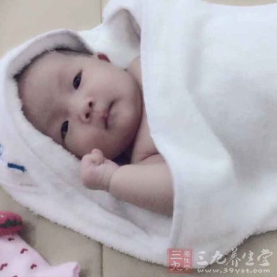 母乳喂养可提供孩子的同时期生长发育的营养素需求