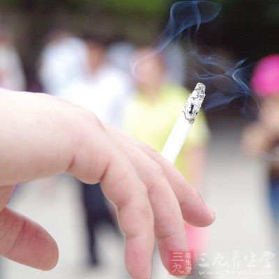 想要对抗由此给肌肤带来的危害，最理想的是隔离那些由皮肤直接进入人体造成危害的有害物质