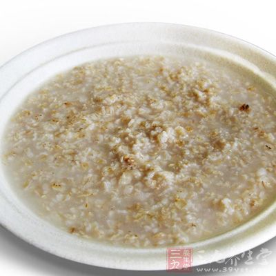 早餐：麦片粥1碗