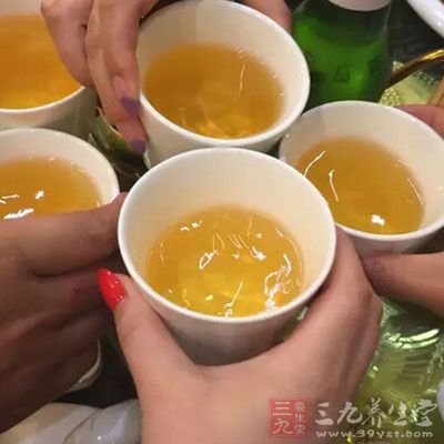 适度喝啤酒也有助于防止血栓形成