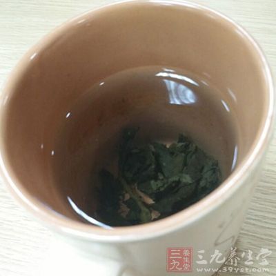 将茶叶中加盐泡脚