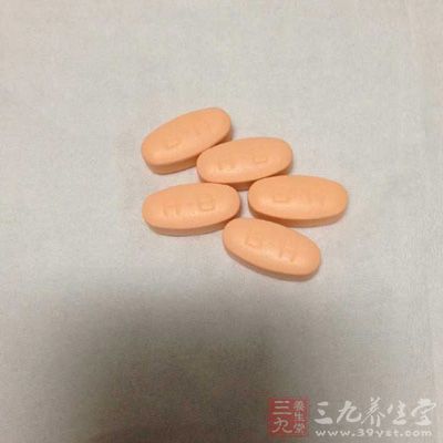 缺乏维他命C，容易令皮肤粗糙枯干，从而引致皮肤炎