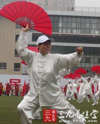 太极扇练习注意事项：要注意扇子的花样