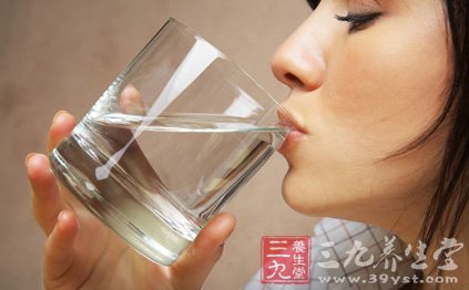 多喝水，少喝碳酸饮料